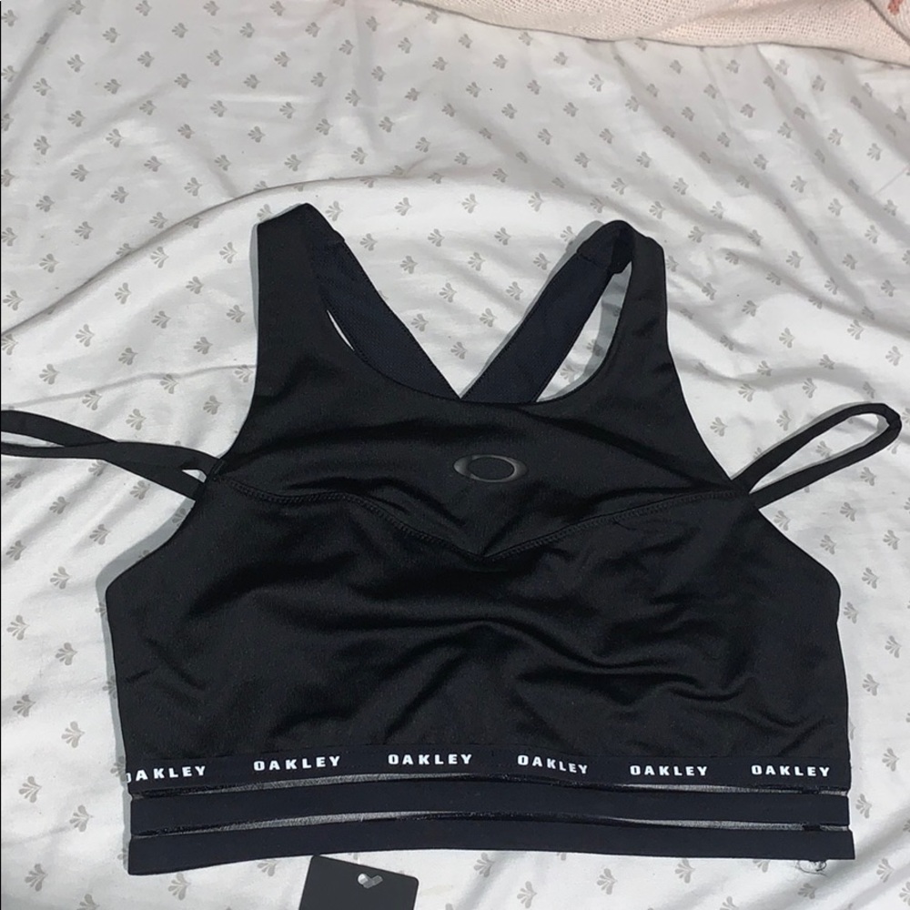 Oakley luxe sports bra